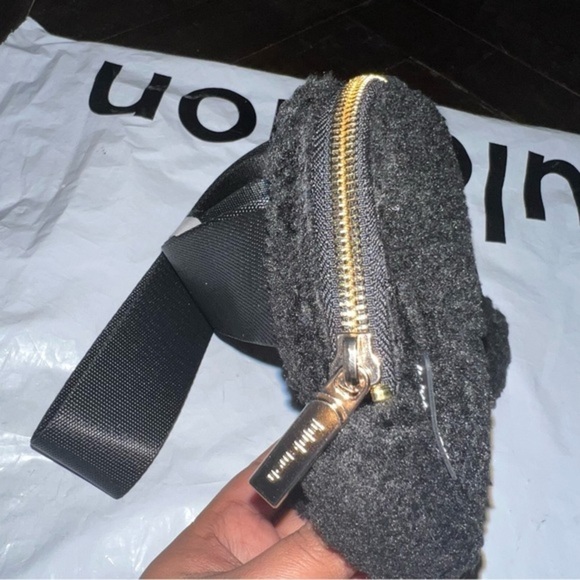 Lululemon Fleece Everywhere Belt Bag Black - Picture 3 of 11
